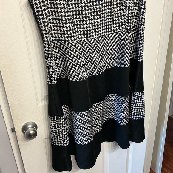 Michel Studio Black and White Checkered Midi Dress - Picture 3 of 13